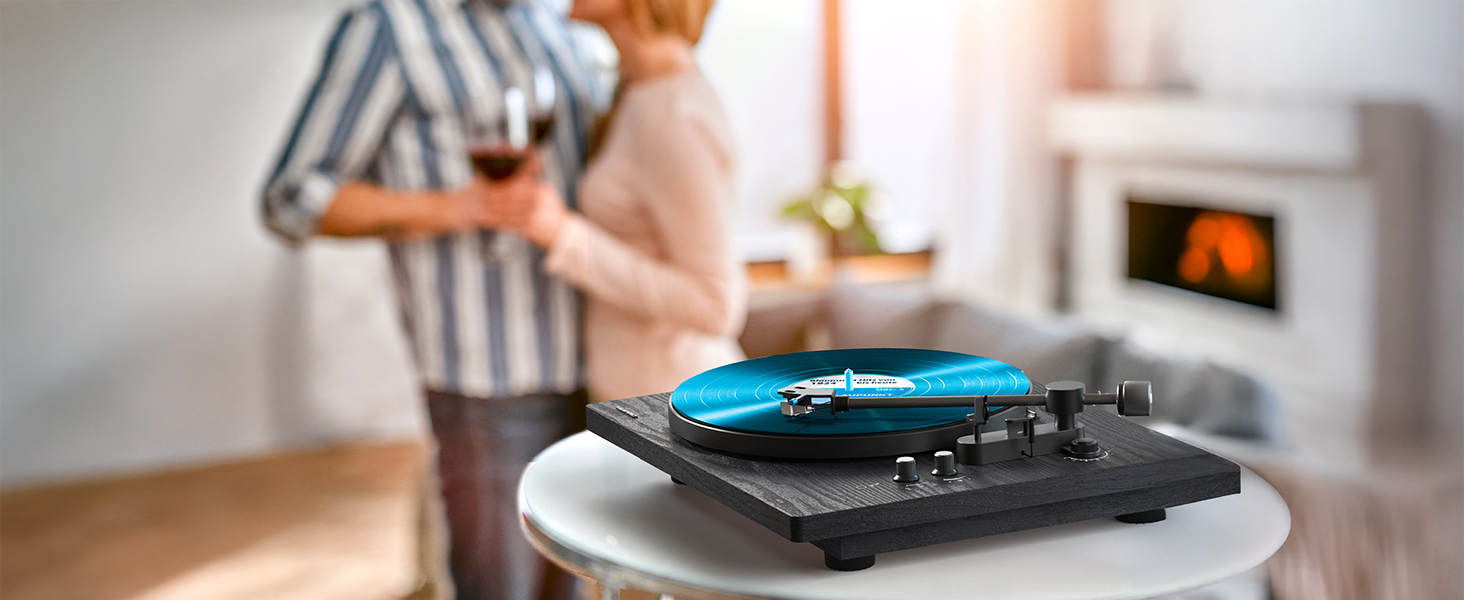 Вініловий програвач Blaupunkt TT 200 TX з кришкою, пружинним корпусом, системою Audio Technica MM, дві швидкості, автоматичне вимкнення, антискейтинг, ремінний привід