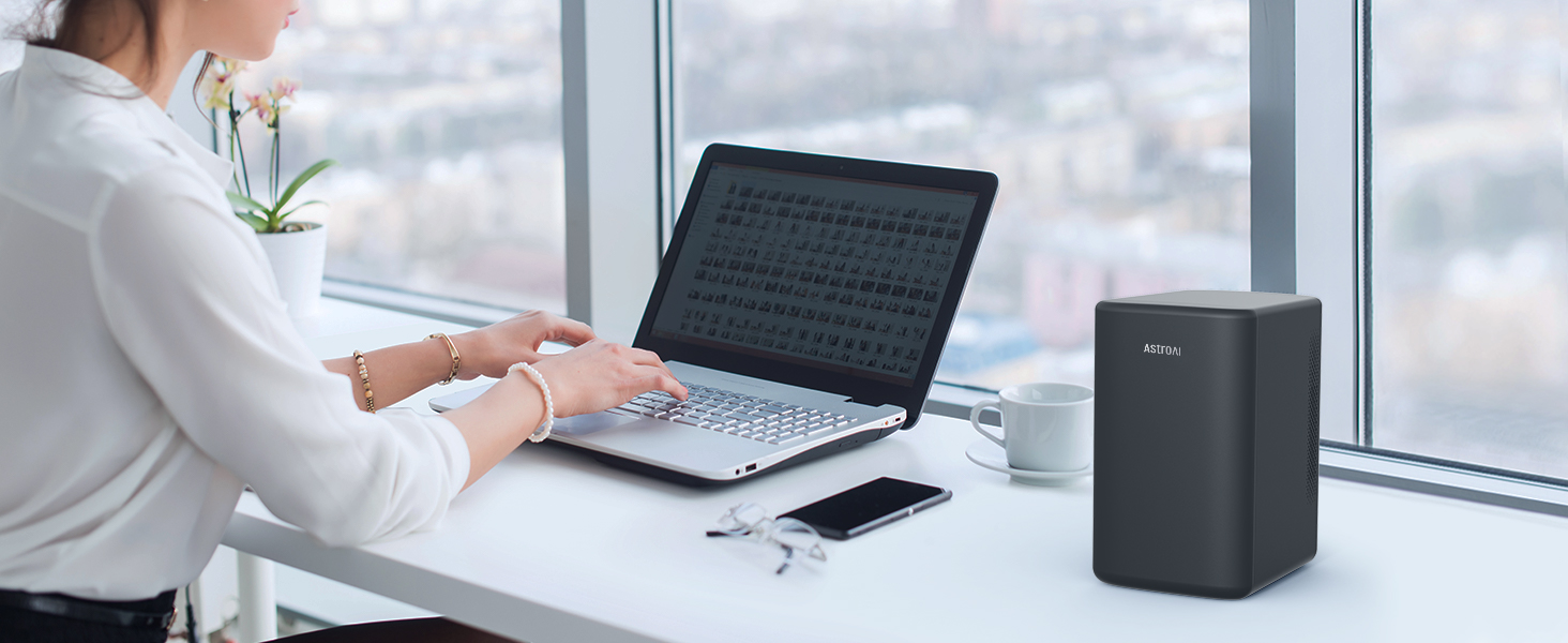 AstroAI Міні холодильник 2 в 1, 6 літрів: охолодження та підігрів, 12V/220V, для авто, офісу, гуртожитку, чорний