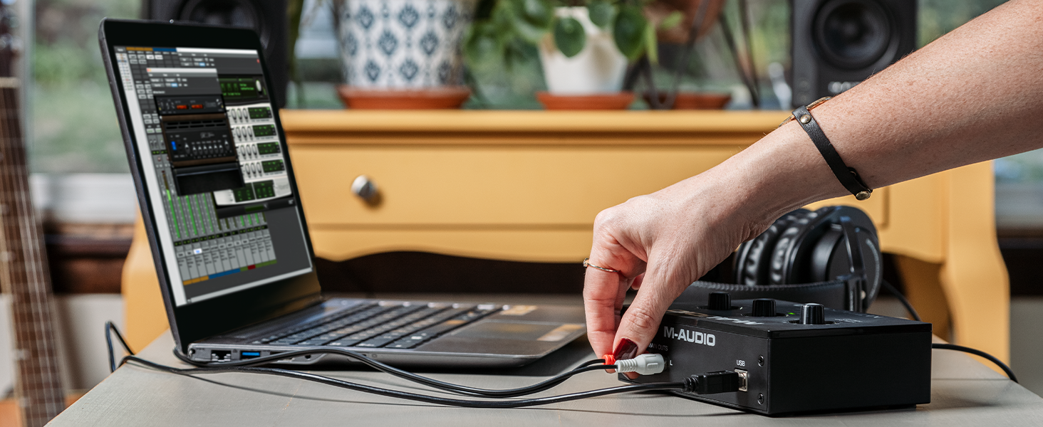 M-Audio M-Track Duo - USB аудіоінтерфейс для запису, стрімінгу та подкастингу (2 XLR/Line входи, 48kHz)