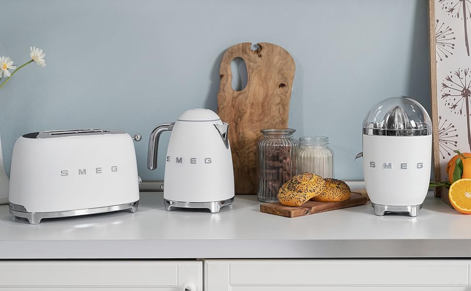 Електричний чайник Smeg KLF03CREU 1.7L, кремовий колір, з нержавіючої сталі, антинакипний фільтр, автоматичне відключення, 2400W