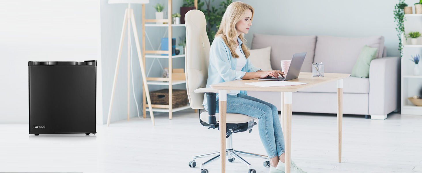 Міні-холодильник FOHERE 46L з відділенням для льоду | Компактний холодильник | Регулювання температури, енергозбереження, тиха робота | Холодильник для напоїв ідеально підходить для офісу, кемпінгу та геймінгу | Змінний бік відкривання дверцят | Чорний