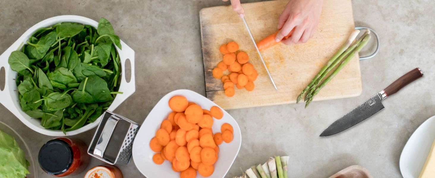 Кухонний ніж шеф-кухаря Zayiko Kurumi Damast з лезом з 67 шарів дамаску, ручка з горіха, дерев'яна коробка