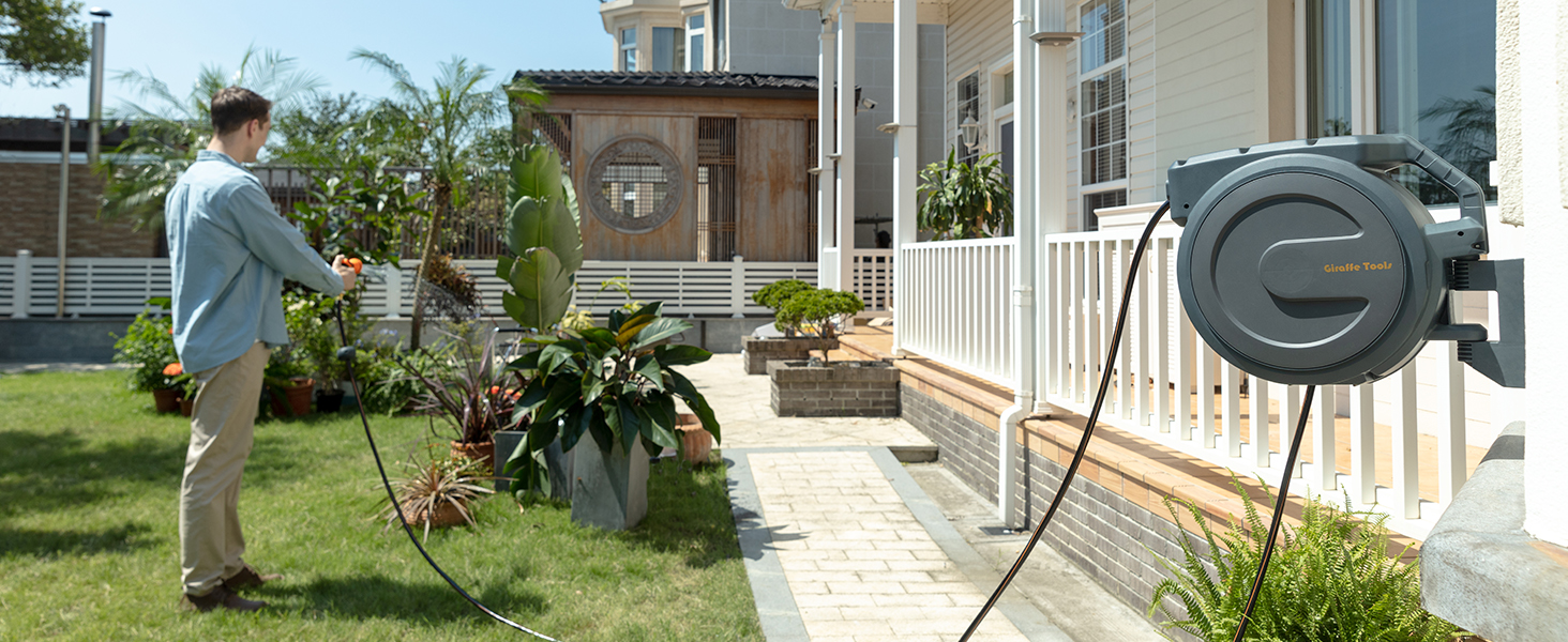 Спіральний шланг для поливу Giraffe Tools 35м + 2м з автоматичним підйомом, поворотний на 180°, з 7 насадками та під'єднувальним шлангом