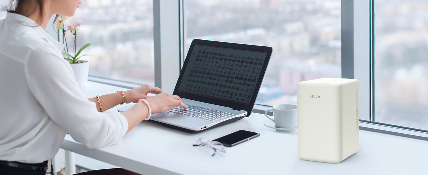 AstroAI Міні холодильник 2-в-1, 6 літрів, з функцією охолодження та підігріву, 12V/220V, для авто, офісу та гуртожитку (Бежевий)