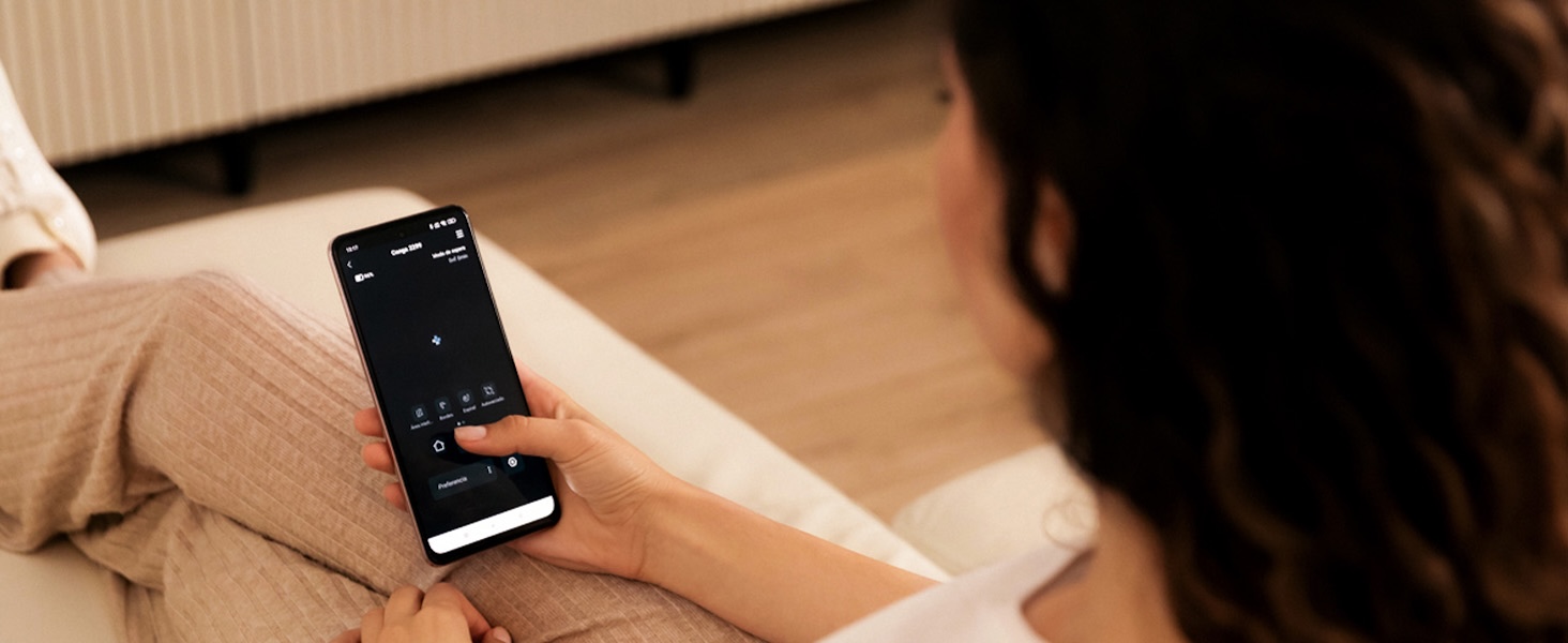 Робот-пилосос Cecotec Conga M10 X-Treme з гіроскопічною навігацією та керуванням через додаток. Потужність 2000Pa, функція прибирання, пилососа та миття підлоги, час роботи до 120 хвилин, датчики перешкод та 2 бічні щітки.