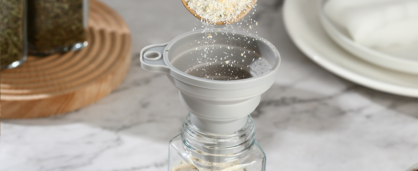 Набір скляних банок для спецій з дерев'яними кришками з акації, 24 шт по 120 мл