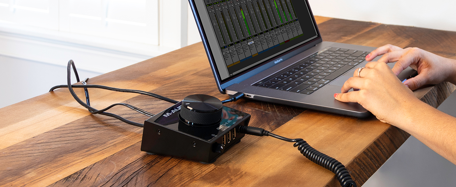 M-Audio Air 192|6 USB аудіоінтерфейс для запису: 2 XLR/Line входи, програмне забезпечення AIR Hub (Чорний)