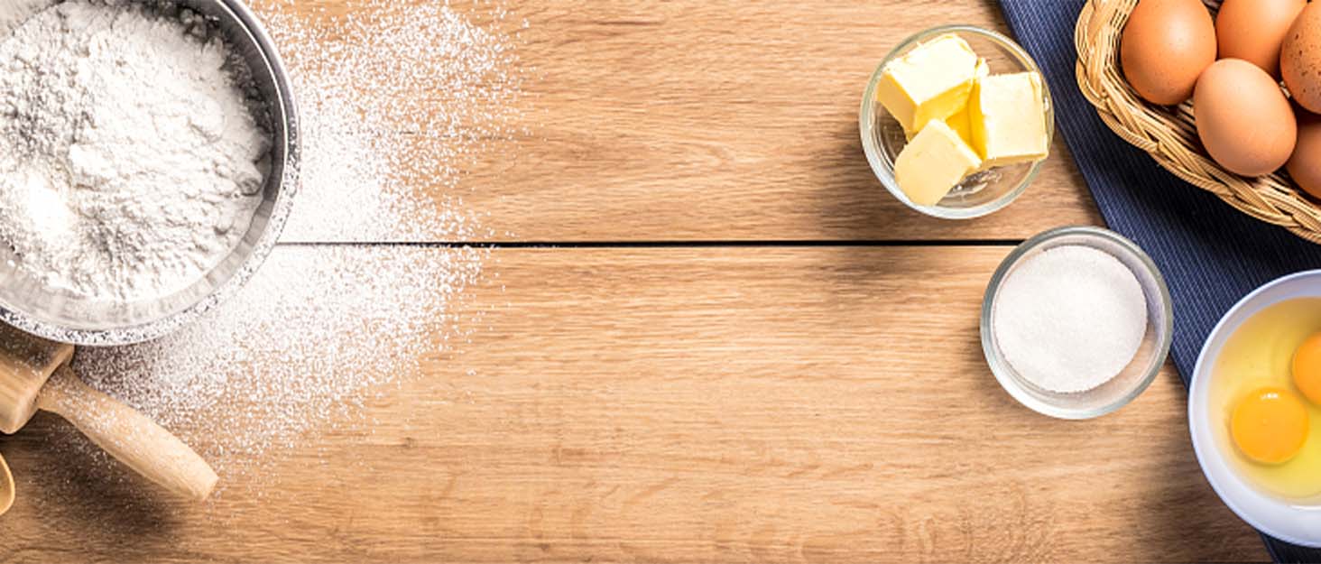 Кухонна машина Zuccie з тихою роботою, місткістю 5л, з нержавіючою чашею, 3 насадки, сплітц-захист, скребок для тіста та роздільник яєць, 8+ швидкостей.