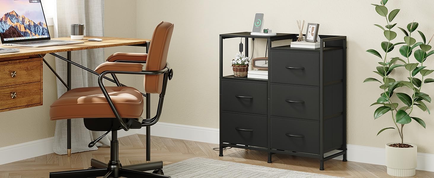 Комод з ящиками для спальні, вітальні, коридору Somdot з LED-підсвічуванням та розетками (2 AC, 1 USB, 1 Type-C), 5 тканинних ящиків, білий, 29T x 66,5B x 70,5H см