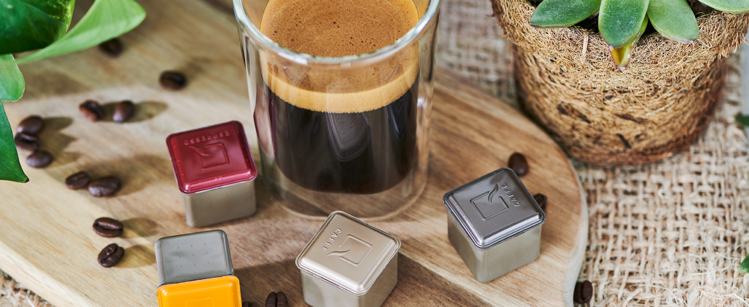 Кавомашина Tchibo Qbo ICONIC Pantone™ Premium з 16 капсулами для еспресо, кави та кави Grande, компактний інноваційний дизайн, колір Sky Blue + 16 капсул