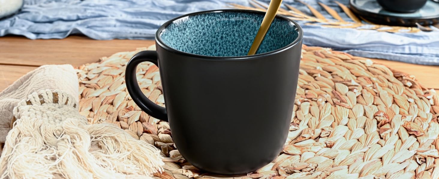 Набір посуду SÄNGER Vigo Kombiservice 30 тг. для 6 осіб: тарілки, чашки, паста, стелінг. Блакитний посуд з чорним обідком. Мікрохвильовка, посудомийна машина, стійкий до подряпин.