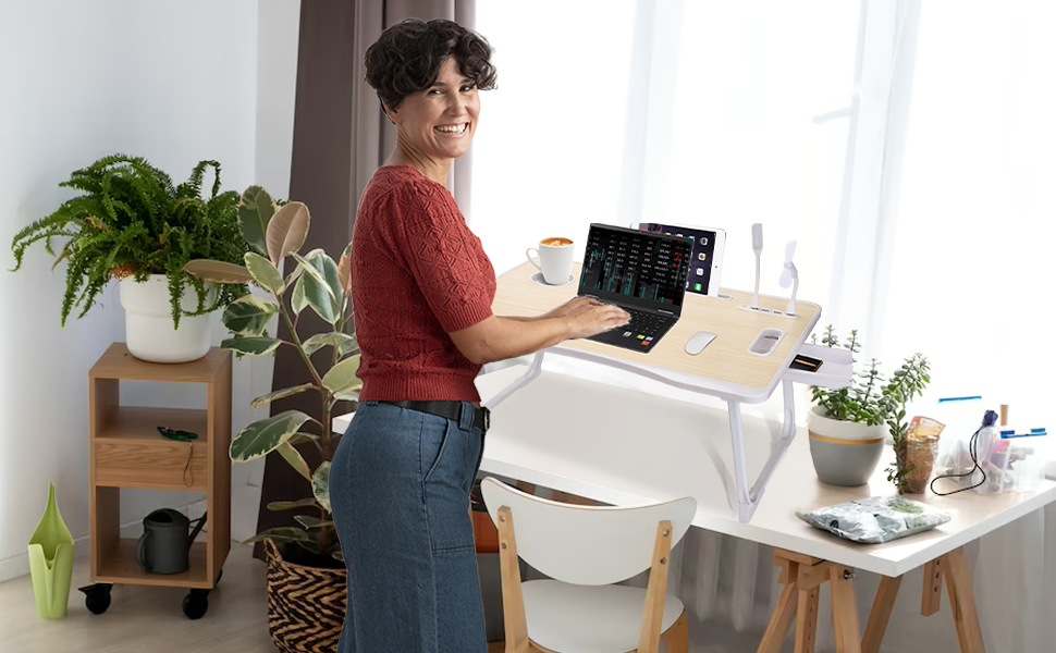 Складаний столик для ноутбука з USB-портом, ручкою, відділенням для карток, тримачем для напоїв та ящиком. Білий клен.