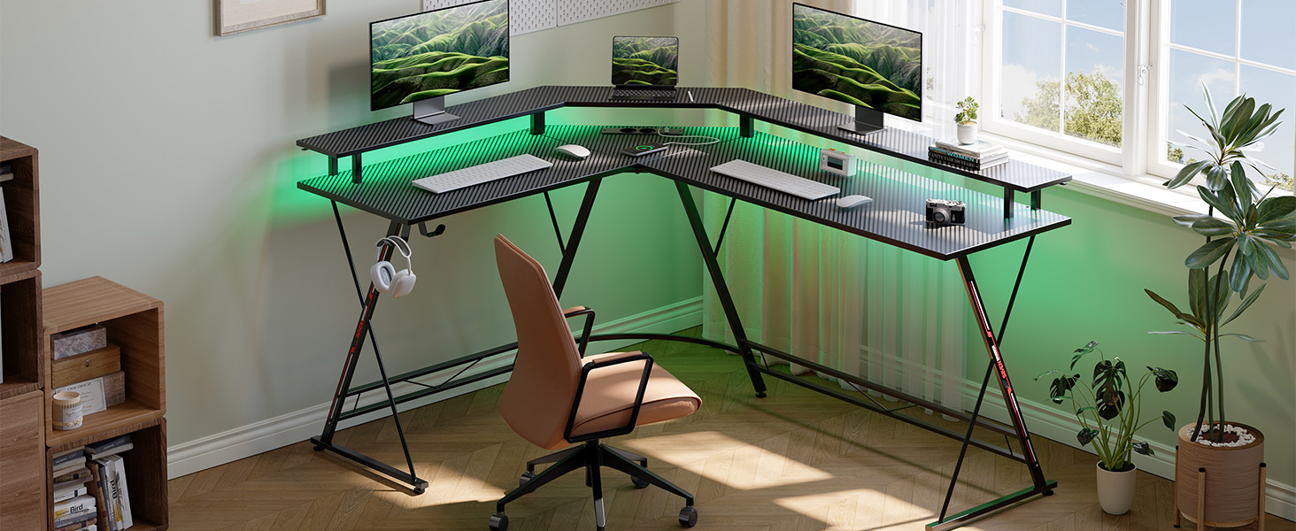 Ігровий стіл SEVEN WARRIOR з LED-підсвічуванням, розетками, моніторний стійка, 2 гачки, L-подібний, 147 см