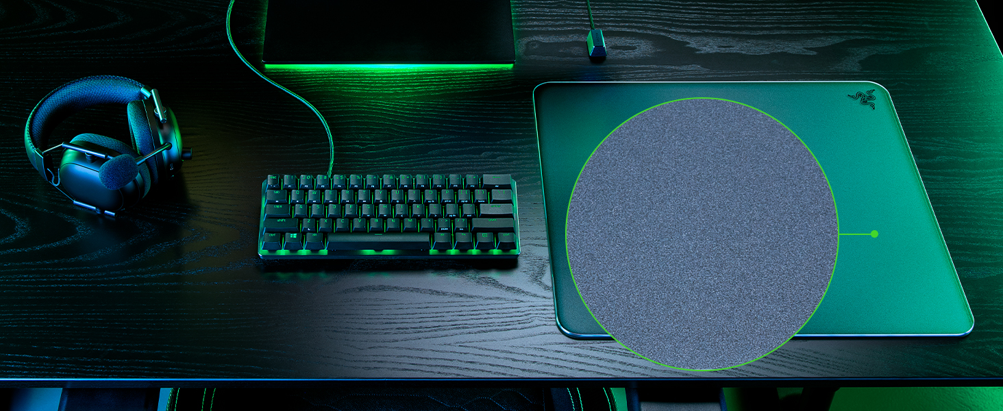 Скляний килимок для миші Razer Atlas — преміум ігровий килимок із загартованого скла, мікрогравірована гладка поверхня, стійкість до бруду та подряпин, чорний (450 x 400 x 5 мм)