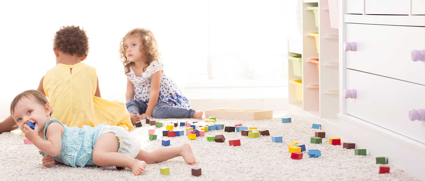 Набір 4-в-1: гойдалка та дверний вистрибувач для малюків, дитячий гойдалковий набір з металевим складним стійкою для дому та вулиці, легка збірка та зберігання (Чорний)