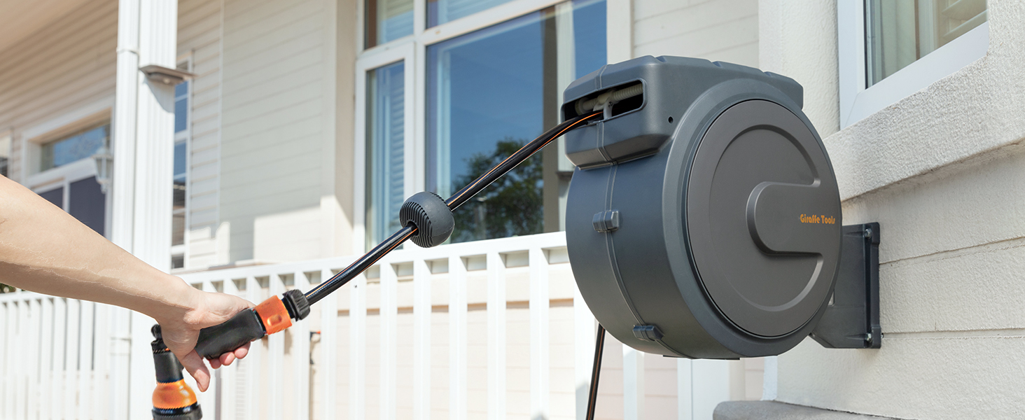 Спіральний шланг для поливу Giraffe Tools 35м + 2м з автоматичним підйомом, поворотний на 180°, з 7 насадками та під'єднувальним шлангом