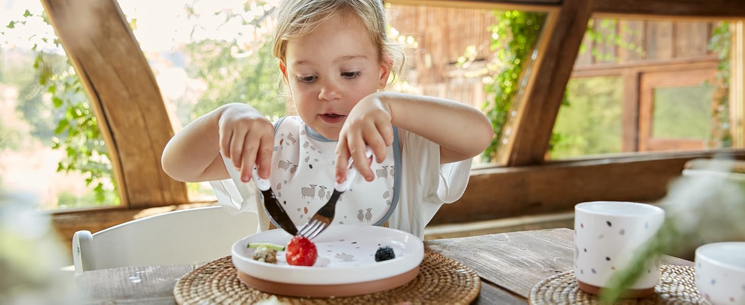 Набір дитячого посуду LÄSSIG Garden Explorer: тарілка, миска, чашка з силіконовим кільцем (червоний)