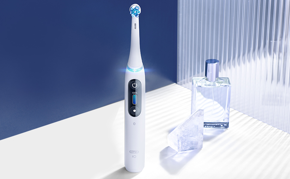 Електрична зубна щітка Oral-B iO Series 8 Plus Edition (набір 2 шт), 6 режимів чищення, 4 смінні насадки, дорожній кейс, чорний/фіолетовий