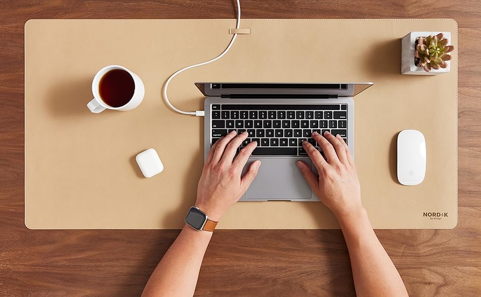Килимок для столу Nordik з екошкіри (89 x 43 см) — преміум підкладка під мишу та захисний килимок для домашнього офісу, антиковзаючий, колір Champagne Beige