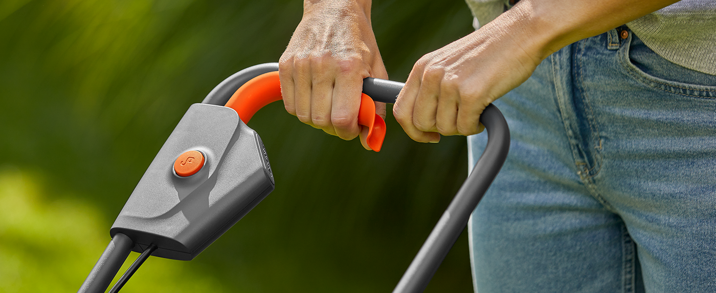 Акумуляторний газонокосарка Gardena PowerMax 37/36V P4A: комплект для використання, ширина зрізу 37 см, об'єм травоспіральника 45 л, центральне регулювання висоти зрізу, двигун PowerPlus з Eco-режимом