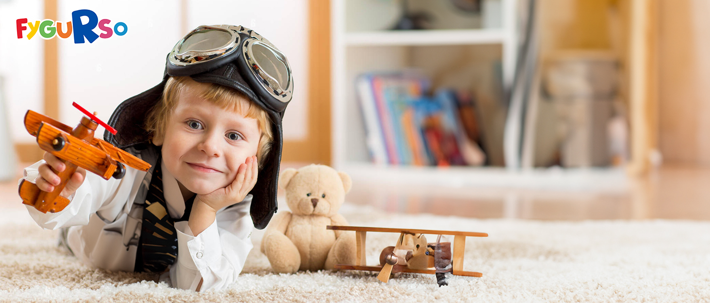 Дитячий стіл Fygurso з кріслом та 90 великих кубиків для конструювання. Трансформується в коробку на колесах. Для дітей від 3 років.