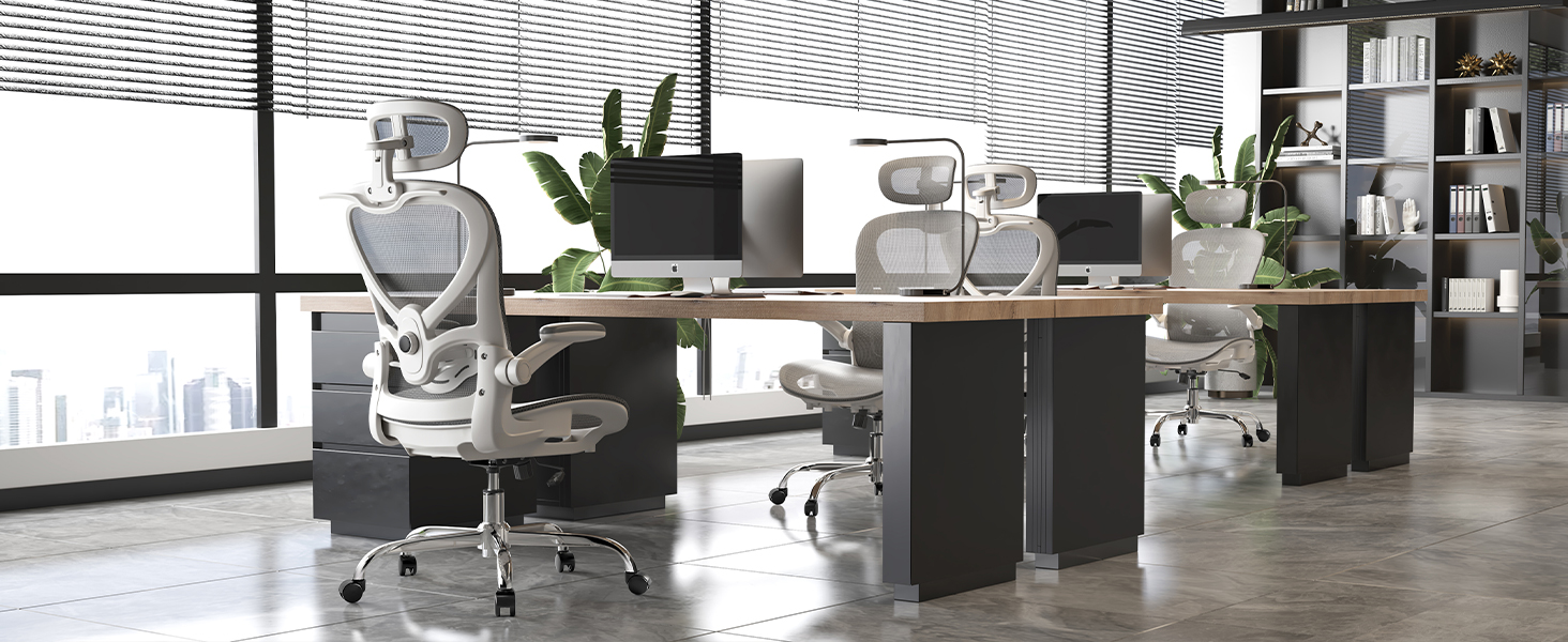 Офісне крісло LarkLeaves з ергономічною спинкою, регульованими підлокітниками, підставкою для попереку та підголівником. Максимальне навантаження 140 кг, сірий колір.