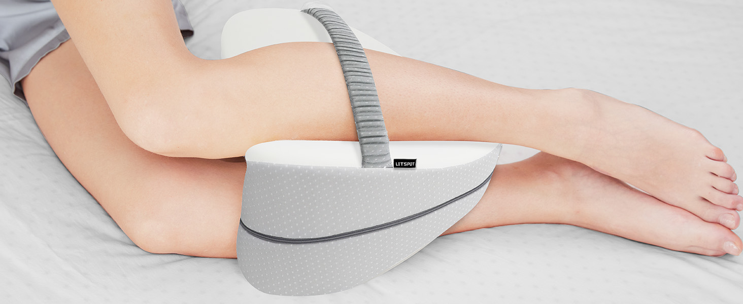 Подушка для сну на боці з піни Memory Foam, ергономічна, з охолоджуючим чохлом, сіра в горошок з ремінцем