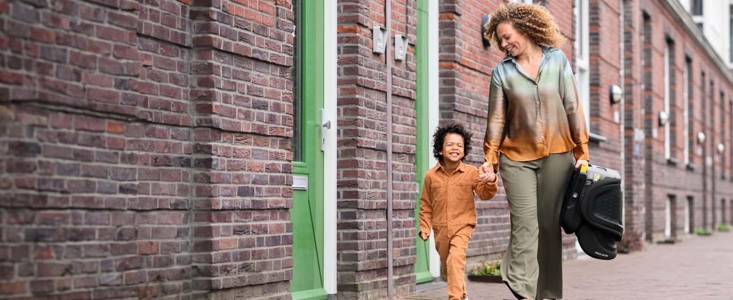 Автокрісло Maxi-Cosi Tanza i-Size, 3,5-12 років, 100-150 см, регулювання підголівника, портативне, з G-CELL захистом, Full Black