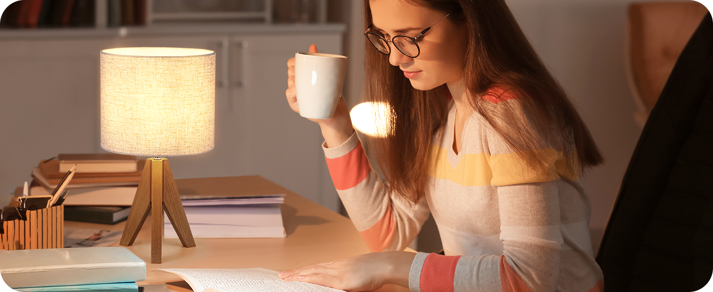 LED настільна лампа EDISHINE з ручним плетінням абажуру та дерев'яним штативом, 2700K тепле світло, бохо стиль для спальні, вітальні та готелю, з лампою E27 4W (сучасний дизайн)