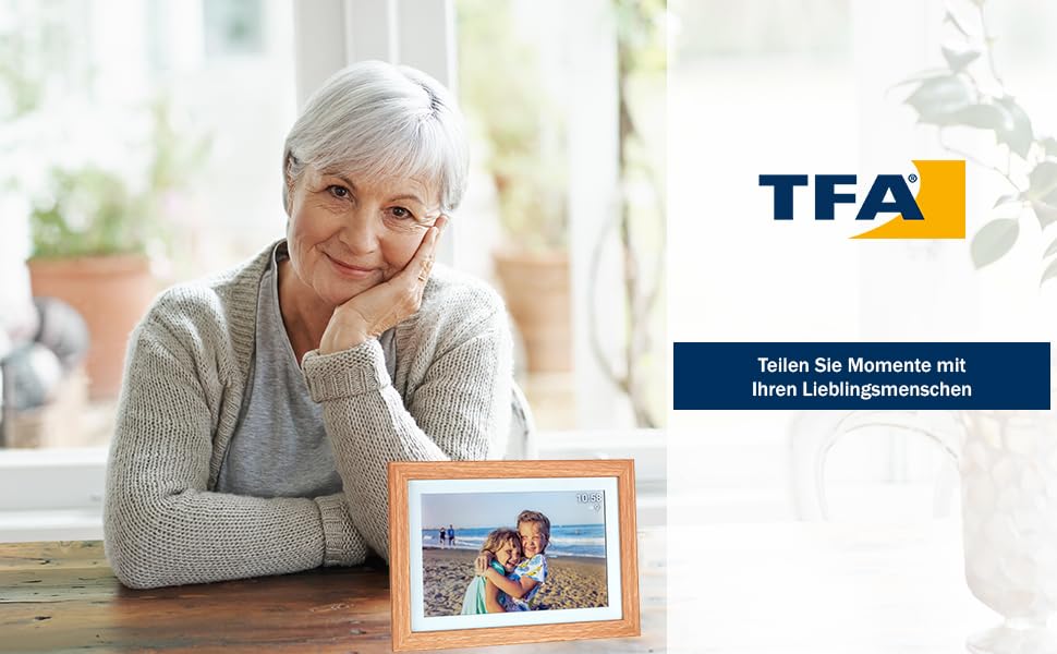 Цифровий фоторамка TFA Dostmann 10 дюймів з Wi-Fi, FRAMEO App, сенсорний екран, підтримка USB/Micro SD, дерев'яний корпус (MDF), коричневий