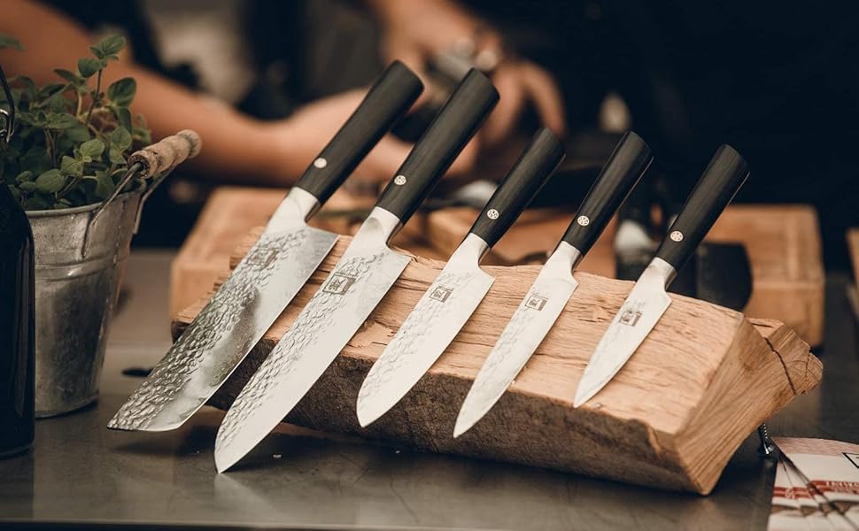 Кухонний ніж шеф-кухаря Zayiko Kuro Damast з лезом 20 см, з 67 шарів дамаської сталі, з ручкою з паккавуду