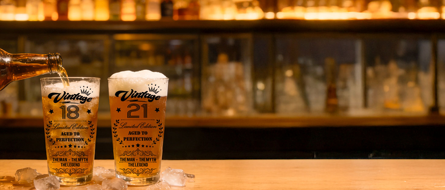 Персоналізований пивний келих з гравіюванням для чоловіка на 60 років, 1966 рік народження, в дерев'яній подарунковій коробці 470 мл + відкривачка для пляшок. Ідея подарунка на День народження, День Святого Валентина.