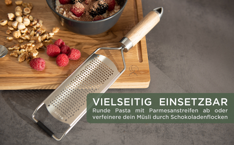 Терезка WALDWERK Design: тертка для овочів та сиру з нержавіючої сталі, з дерев'яним піддоном, без пластику