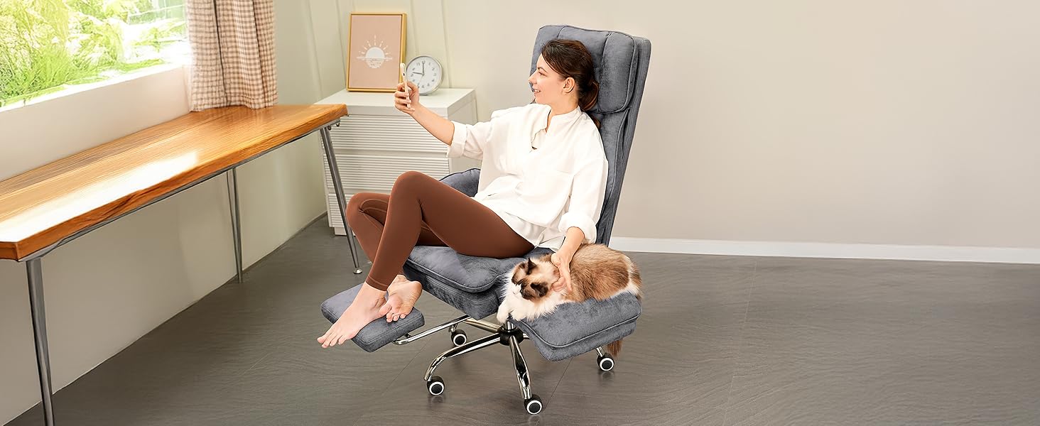 Офісний крісло Chefsessel Ergonomisch: Геймерське крісло з підставкою для ніг, регульованою спинкою 135° та відкидними підлокітниками, оббите м'яким плюшевим флісом – Бежеве