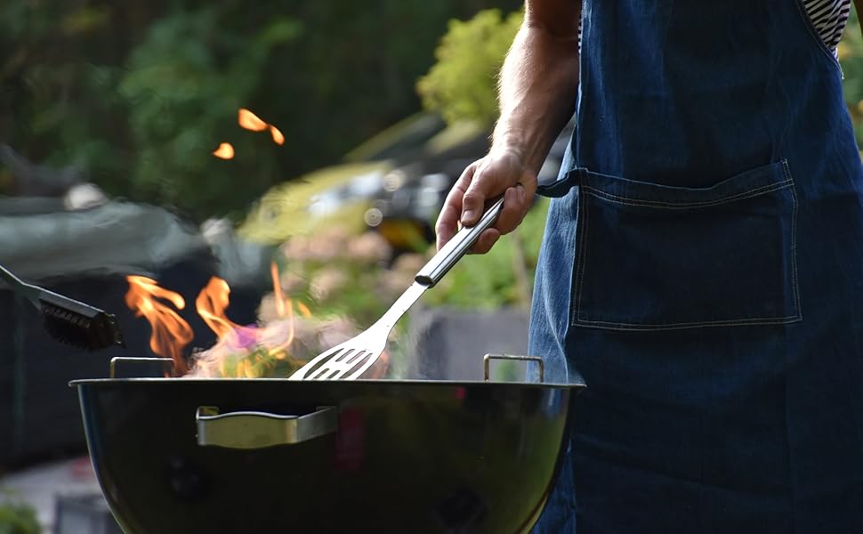 Набір аксесуарів для гриля Mastercook: сталевий кейс з щипцями, виделкою, шпателем та щіткою