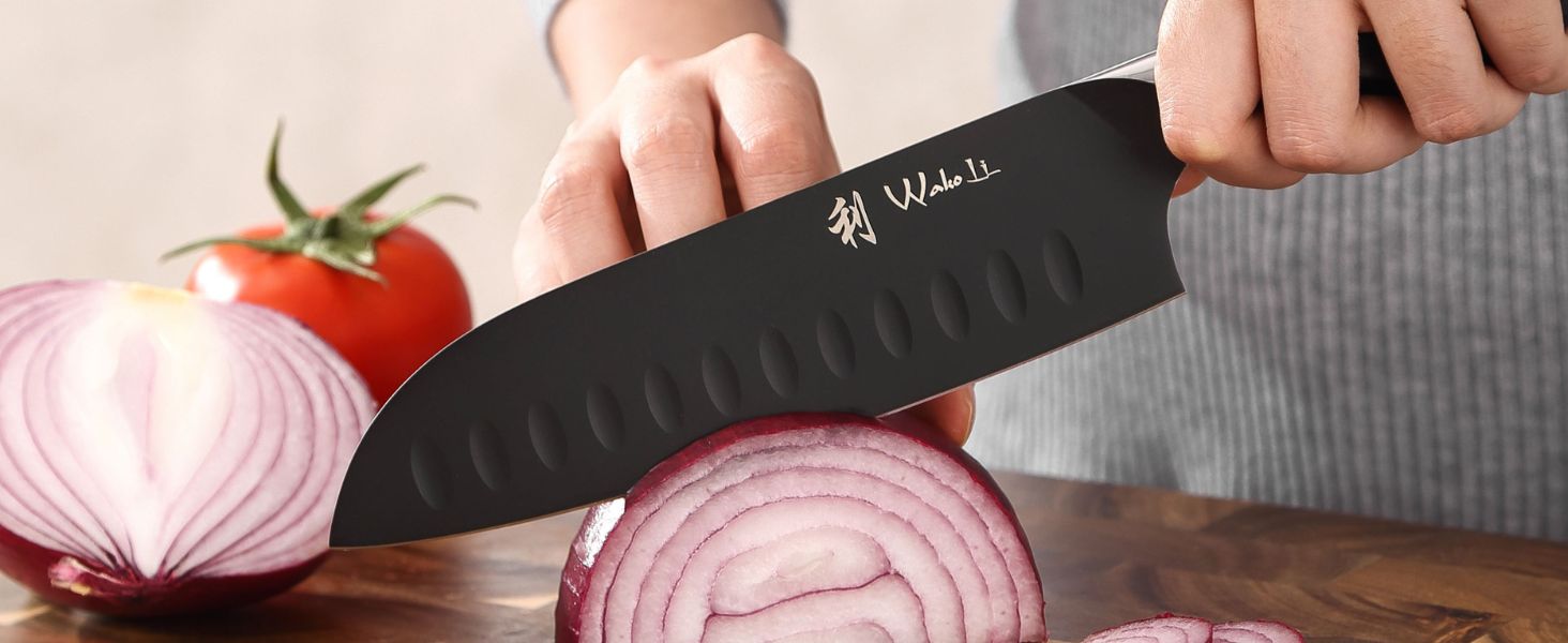Набір кухонних ножів Wakoli Titanium Noir (5 предметів) з бруском - професійний набір ножів з титанового покриття, нержавіюча сталь, чорний, магнітний бруск, включає ніж Сантоку