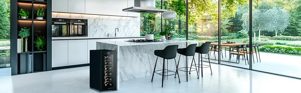 Винний холодильник Cecotec Bolero Grandsommelier 830 Coolcrystal: 12 пляшок, чорний, термоелектрична охолодження, 8-18°C, LED, без шкідливого газу