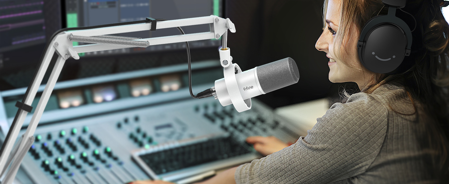 FIFINE K688: Студійний мікрофон XLR/USB для запису вокалу, подкастів, стрімінгу та геймінгу. Динамічний, з навушником 3.5 мм, кнопкою мовчки та металевим корпусом.