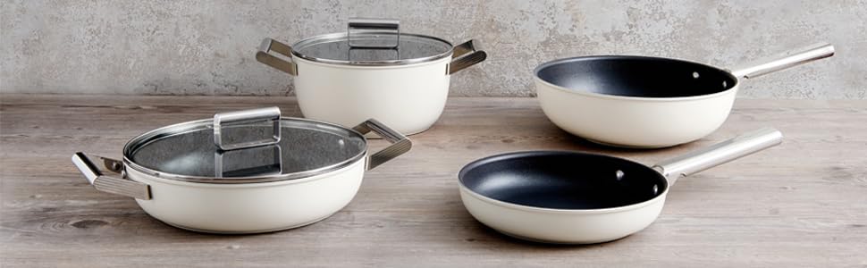 Електричний чайник Smeg KLF05CREU 0.8 л, червоний, з нержавіючої сталі, з індикатором рівня води та захистом від нагрівання