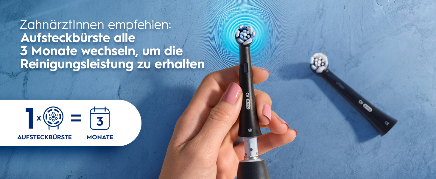 Електрична зубна щітка Oral-B iO Series 3, світло-блакитна (Ice Blue), 1 щітка + 3 смінні насадки