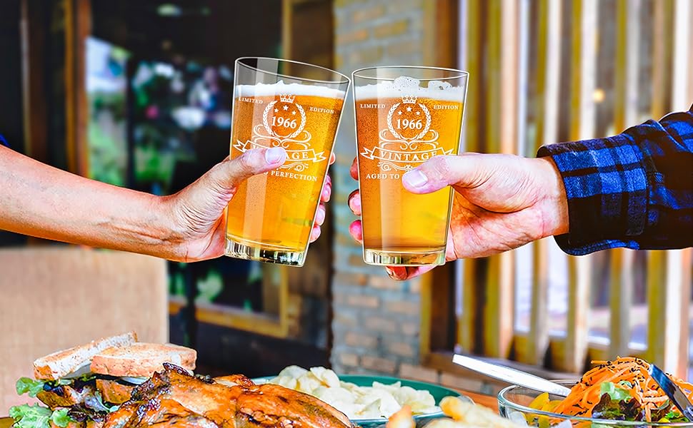 Пивний келих LIGHTEN LIFE 450 мл в дерев'яній подарунковій коробці, 1966 рік народження - ідеальний подарунок чоловікові/батькові на 60 років