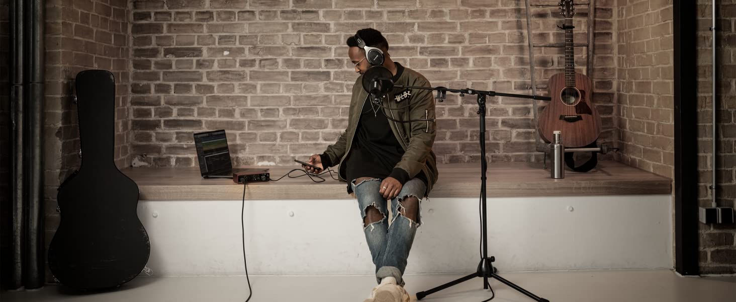 Динамічний XLR мікрофон Shure MV7X для подкастингу та вокалу, професійна якість, Voice Isolation, чорний