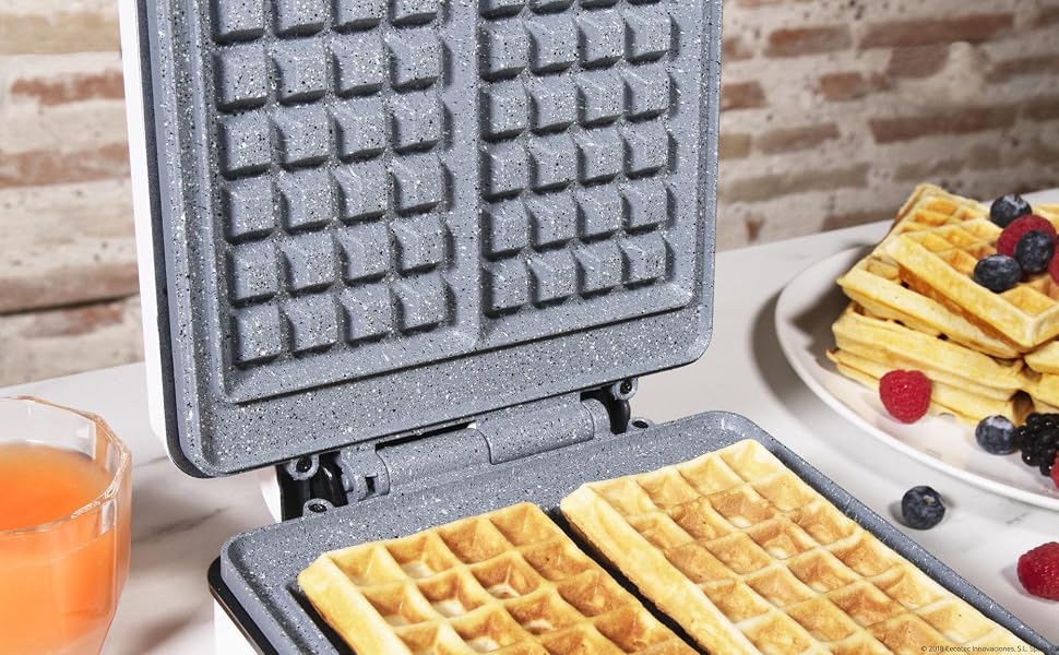Вафельниця Cecotec Fun Gofrestone з антипригарним покриттям RockStone, 3 змінними панелями (вафлі, сендвічі, мафіни), 700 Вт