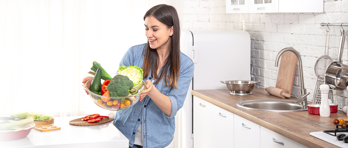 SUSTEAS Салатниця-швидкокрутка 4.5л з кришкою, чаша для салату з 5-лопатевим ножем, механізм Kubelantrieb та сепаратор для яєць – для миття, сушіння та нарізання салату, овочів, фруктів