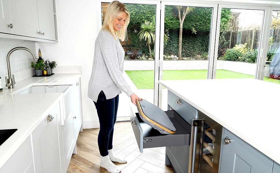 Кошик для білизни Nest Zest 100L з кришкою, 2 відділення для сортування, з інструкцією по догляду та 2 знімними внутрішніми кишенями, з бамбуковим обідком, Оксфордська тканина (Сірий)