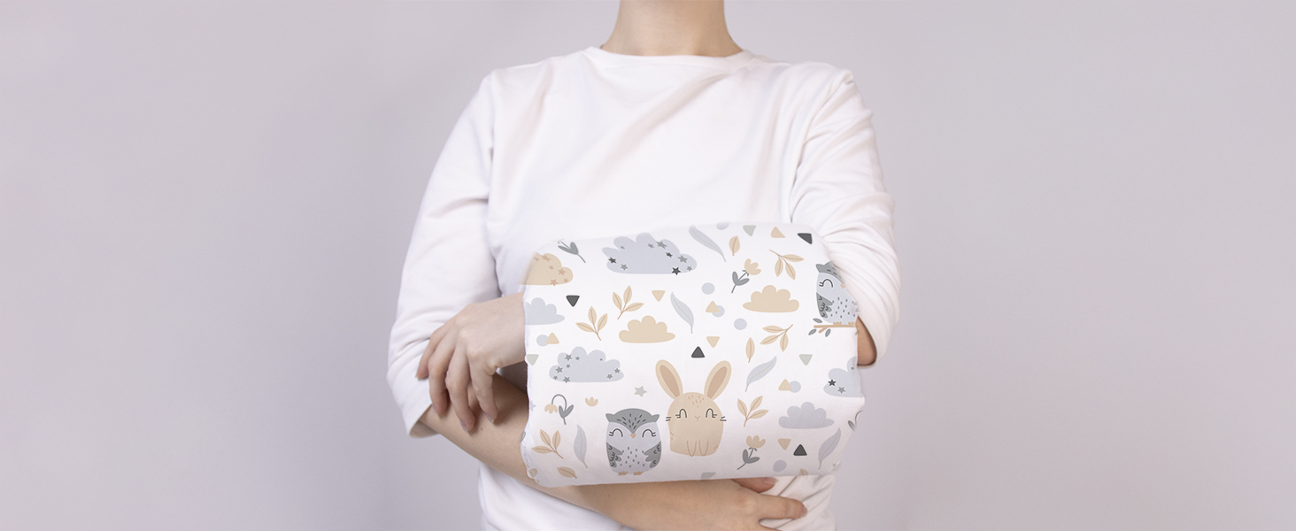 Подушка для годування Amilian Baby klein з наповнювачем, 22x20 см, для подорожей, з рукавом для рук