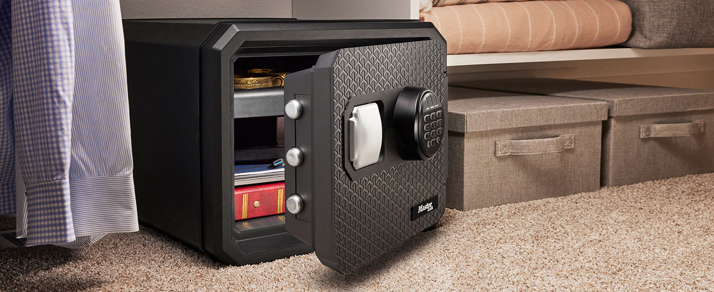 Master Lock FPW082FTCML - вогнестійкий та водонепроникний сейф, 23л, 417 x 348 x 478 мм, електронний замок з підсвічуванням, для дому та офісу, чорний