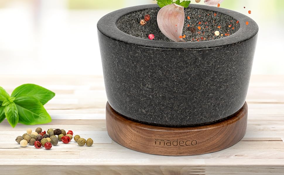 Набір для прянощів Madeco з граніту на дубовому постаменті, діаметр 14,5 см - ідеально підходить для спецій, трав та горіхів. Гранітний ступка та товкачок, великий дизайн, ступка з граніту, товкачок з граніту.