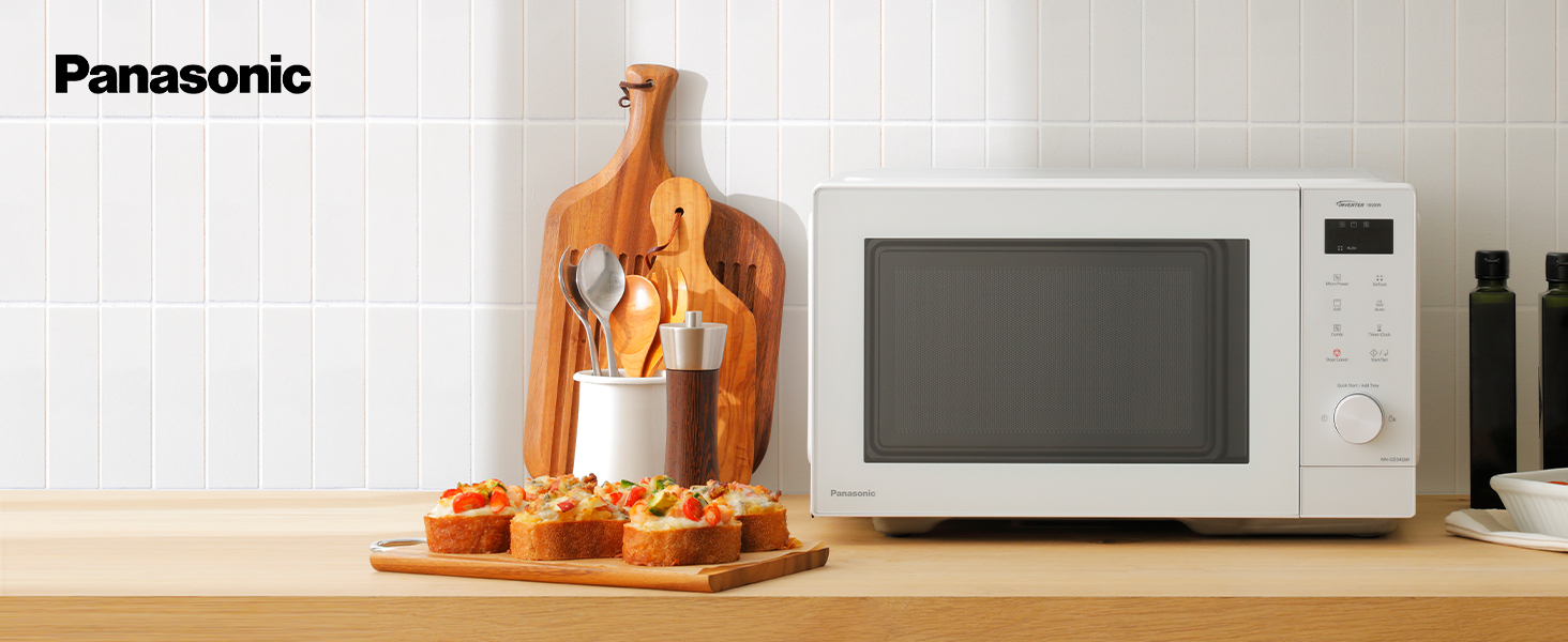 Мікрохвильова піч Panasonic NN-GD35HBGTG з грилем та функцією пароварки, 23 літри, біла