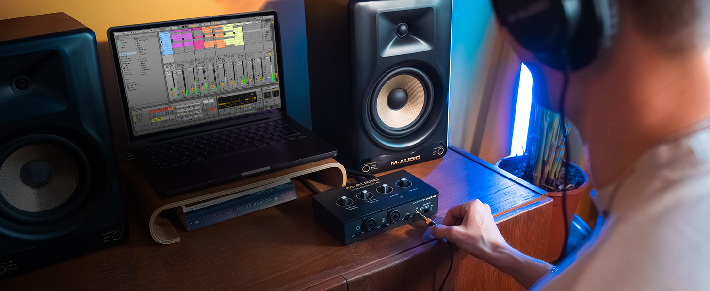 Аудіоінтерфейс M-Audio M-Track Duo для запису, стрімінгу та подкастів - 2 XLR/Line входи, 192kHz, з програмним забезпеченням